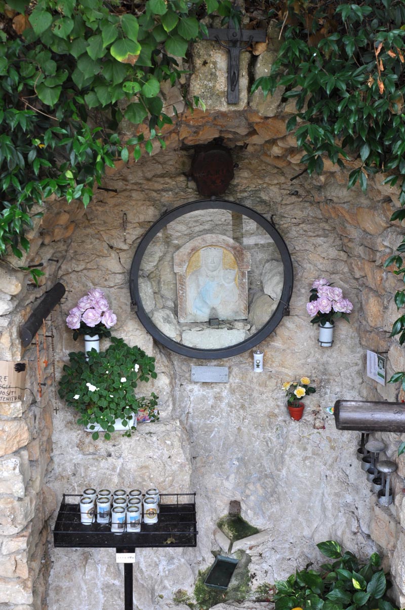 Luogo dell'apparizione della Madonna della Bassanella 558